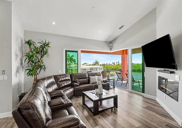 Photo 2 of Single family home for sale at 604 Tahiti Ct, Punta Gorda, FL 33950 | MLS# C7526284 | Listing updated on 2026-05-18