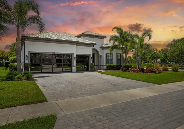 Photo 3 of Single family home for sale at 825 Seascape Pl, Sarasota, FL 34240 | MLS# A4693930 | Listing updated on 2026-10-14