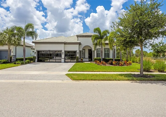 Photo 4 of Single family home for sale at 825 Seascape Pl, Sarasota, FL 34240 | MLS# A4693930 | Listing updated on 2026-10-14