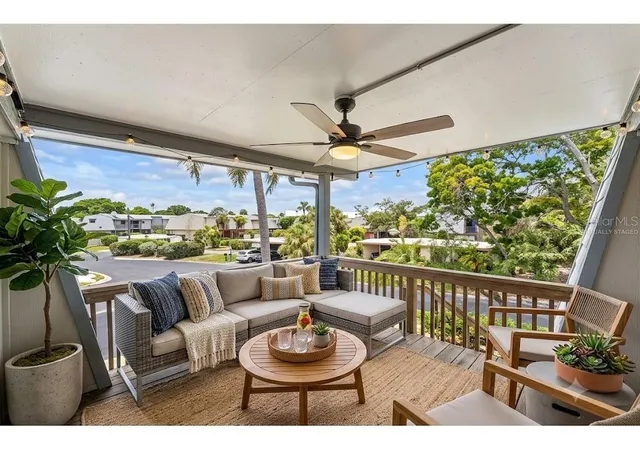 Photo 4 of Townhouse for sale at 14521 Catalina Cir, Seminole, FL 33776 | MLS# TB8509532 | Listing updated on 2026-10-07