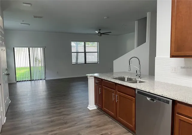 Listing Photo 4 - Condo for sale in building located at 3408 Seneca Clb Loop, Orlando, FL 32808 - Unit #30-102