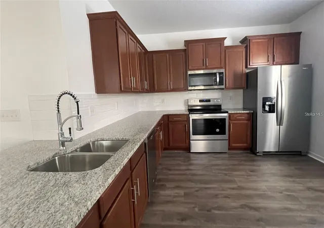 Listing Photo 5 - Condo for sale in building located at 3408 Seneca Clb Loop, Orlando, FL 32808 - Unit #30-102
