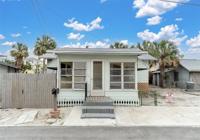 Photo 2 of Sale Pending at 137 91st Avenue, Treasure Island, FL 33706 | MLS# TB8509537 | Listing updated on 2026-10-08