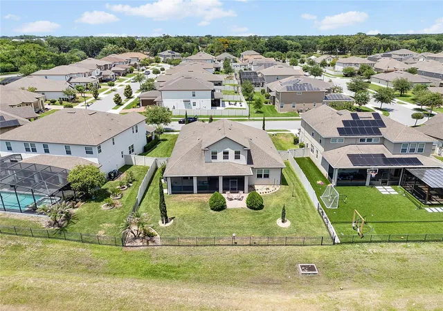 Photo 3 of Single family home for sale at 1692 Highbanks Cir, Winter Garden, FL 34787 | MLS# O6408620 | Listing updated on 2026-09-04