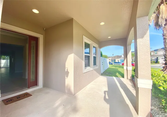 Photo 2 of Single family home for sale at 1015 Grand Hilltop Dr, Apopka, FL 32703 | MLS# O6408622 | Listing updated on 2026-09-18