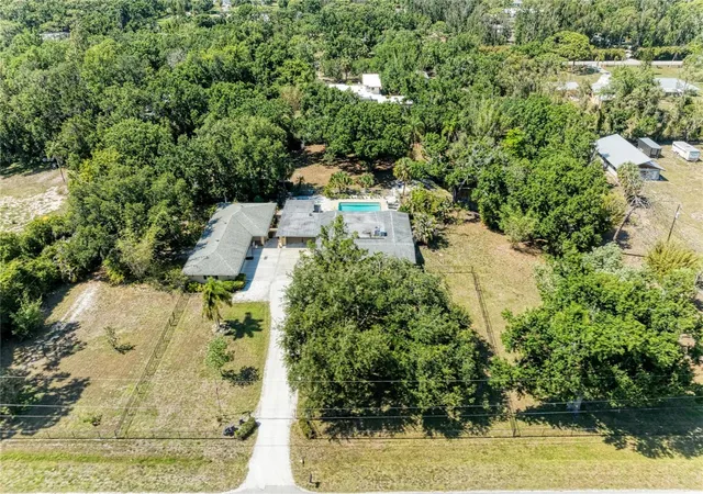 Photo 4 of Single family home for sale at 2515 49th Street, Sarasota, FL 34234 | MLS# A4693948 | Listing updated on 2026-10-02
