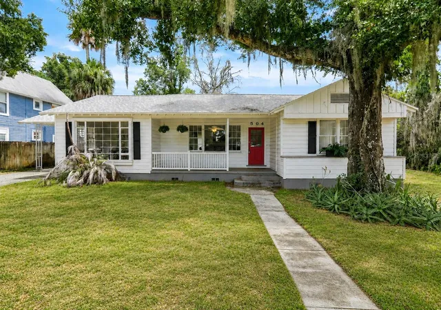 1st image of 504 E Citrus Ave, Eustis, FL 32726 | MLS# G5112488