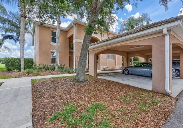 Photo 3 of Condo for sale at 915 Fairwaycove Ln #101, Bradenton, FL 34212 | MLS# A4693958 | Listing updated on 2026-09-20