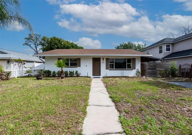 Homes for sale in Casselberry, FL | 251 Pine Tree Dr, Casselberry, FL 32707 | MLS# V4949143