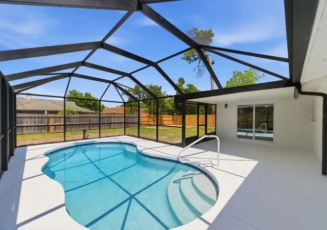 Photo 2 of Sale Pending at 4760 Seville Dr, Sarasota, FL 34235 | MLS# A4693968 | Listing updated on 2026-09-12