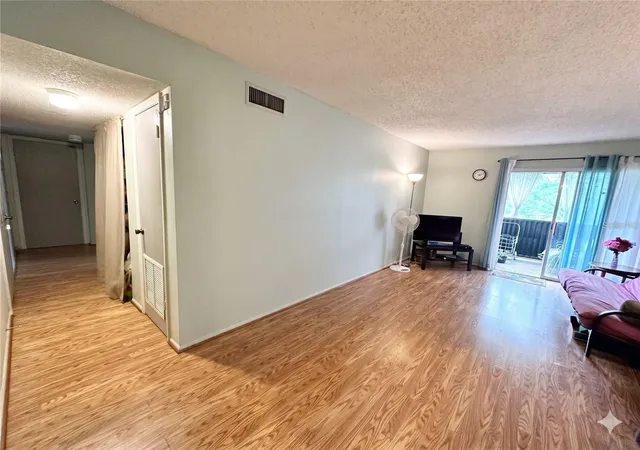 Photo 3 of Condo for sale at 912 Lake Destiny Rd #F, Altamonte Springs, FL 32714 | MLS# O6408672 | Listing updated on 2026-09-22
