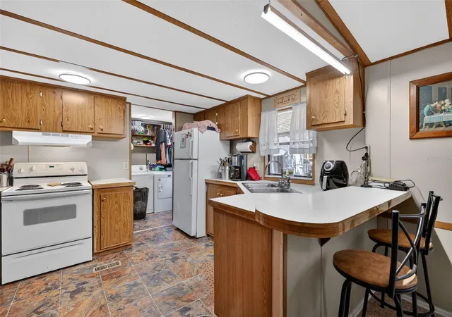 Photo 4 of Manufactured home for sale at 1710 Indian Trl #B, Leesburg, FL 34748 | MLS# G5112500 | Listing updated on 2026-10-06