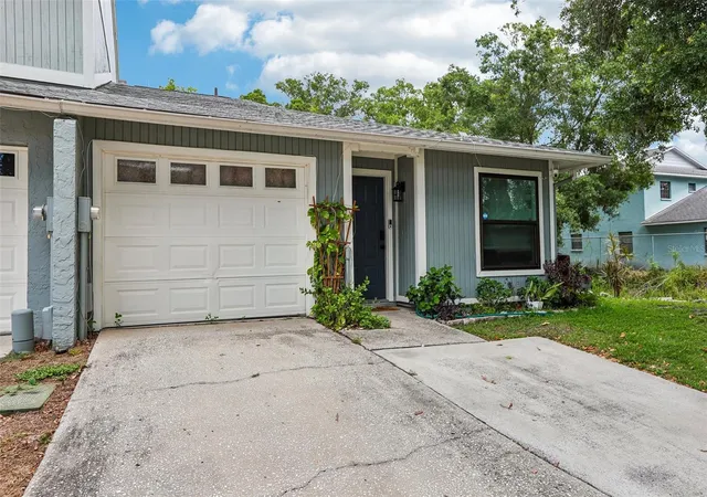 Photo 2 of Townhouse for sale at 4001 Bainwood Ct, Tampa, FL 33614 | MLS# TB8509702 | Listing updated on 2026-08-26