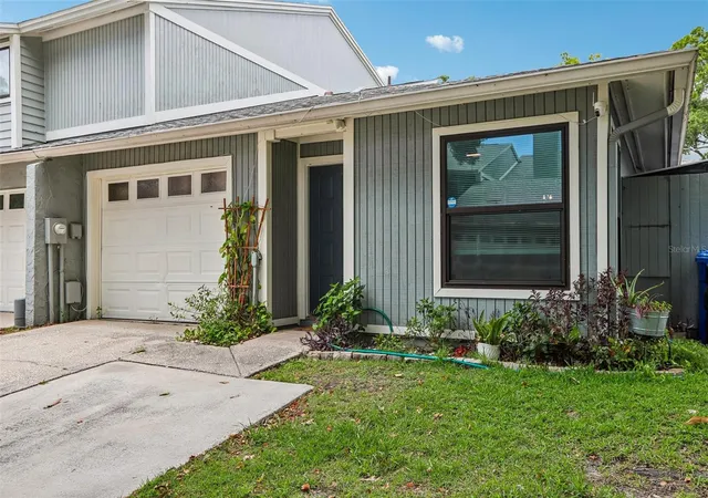 Photo 3 of Townhouse for sale at 4001 Bainwood Ct, Tampa, FL 33614 | MLS# TB8509702 | Listing updated on 2026-08-26