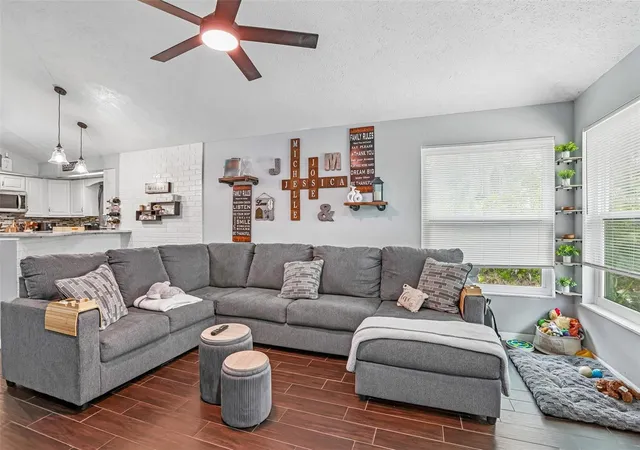Photo 3 of Townhouse for sale at 4001 Bainwood Ct, Tampa, FL 33614 | MLS# TB8509702 | Listing updated on 2026-08-26