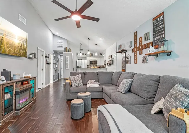 Photo 4 of Townhouse for sale at 4001 Bainwood Ct, Tampa, FL 33614 | MLS# TB8509702 | Listing updated on 2026-08-26