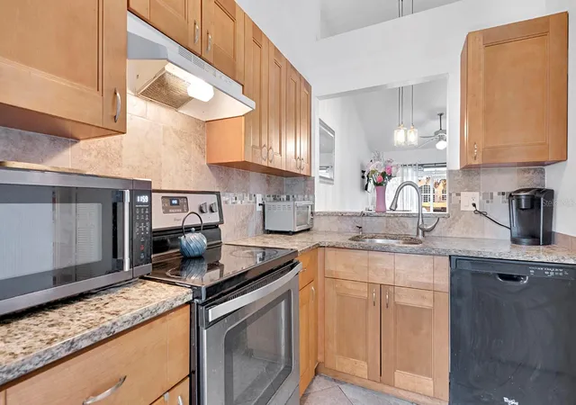 Homes for sale in Kissimmee, FL | 12 Pine Island Cir, Kissimmee, FL 34743 | MLS# O6408701