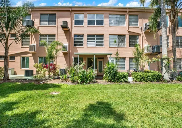 3rd image of 2458 Columbia Dr #24, Clearwater, FL 33763 | MLS# TB8509712