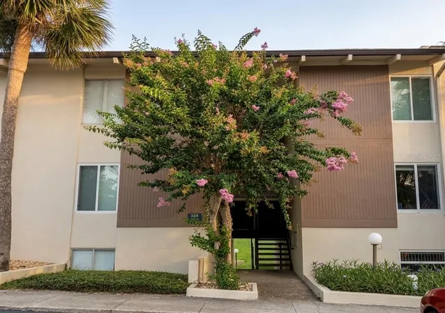 Photo 2 of Condo for sale at 554 Orange Dr #15, Altamonte Springs, FL 32701 | MLS# O6408724 | Listing updated on 2026-08-05