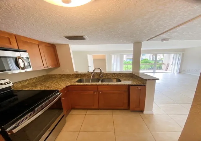 Photo 4 of Condo for sale at 554 Orange Dr #15, Altamonte Springs, FL 32701 | MLS# O6408724 | Listing updated on 2026-08-05