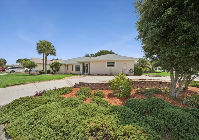 Photo 3 of Single family home for sale at 21101 Braveheart Dr, Leesburg, FL 34748 | MLS# G5112516 | Listing updated on 2026-10-12