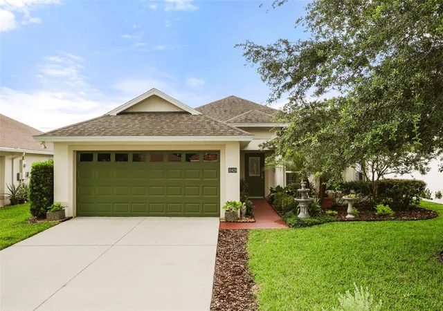 Homes for sale in Tavares, FL | 30429 Island Club Dr, Tavares, FL 32778 | MLS# G5112517