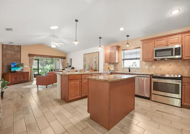 Homes for sale in Tavares, FL | 30429 Island Club Dr, Tavares, FL 32778 | MLS# G5112517