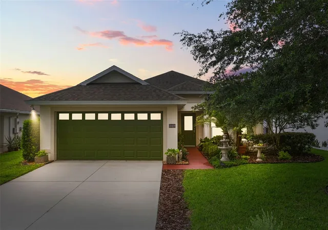 Homes for sale in Tavares, FL | 30429 Island Club Dr, Tavares, FL 32778 | MLS# G5112517