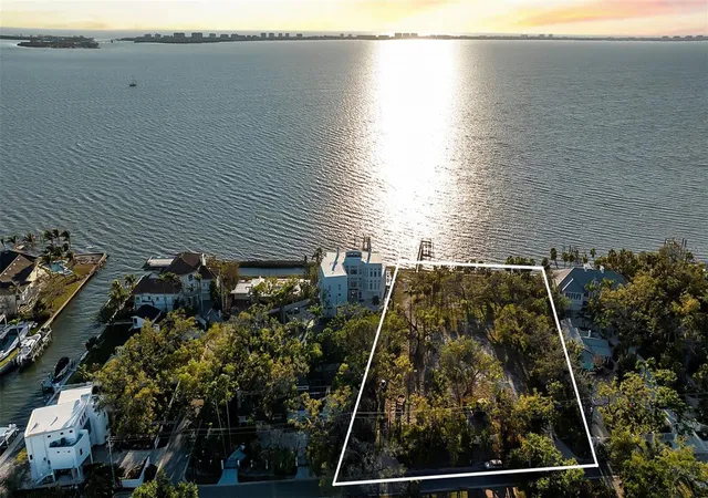 3rd image of 2046 Alameda Ave, Sarasota, FL 34234 | MLS# A4694028