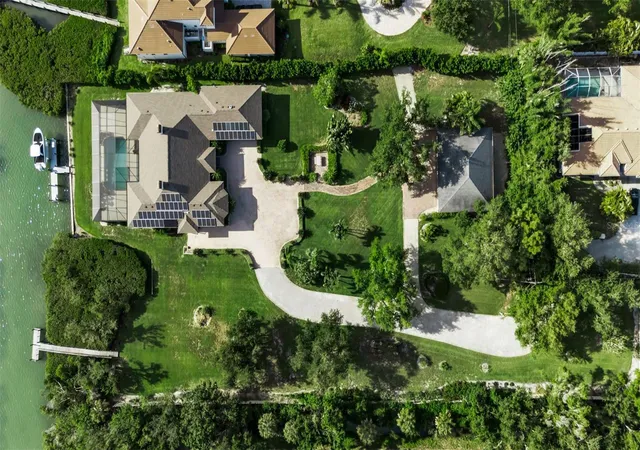 Photo 3 of Single family home for sale at 612 Laurel Rd W, Nokomis, FL 34275 | MLS# A4694029 | Listing updated on 2026-08-29