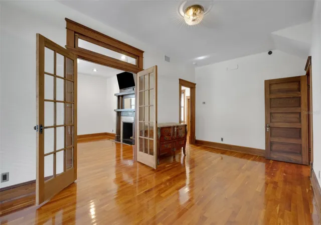 Photo 3 of Single family home for sale at 716 E Lime St, Lakeland, FL 33801 | MLS# L4961966 | Listing updated on 2026-08-13