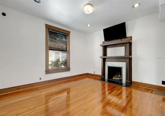 Photo 3 of Single family home for sale at 716 E Lime St, Lakeland, FL 33801 | MLS# L4961966 | Listing updated on 2026-08-13