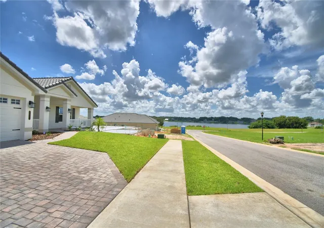 Photo 4 of Single family home for sale at 5421 Waterside Dr, Auburndale, FL 33823 | MLS# L4961969 | Listing updated on 2026-09-29