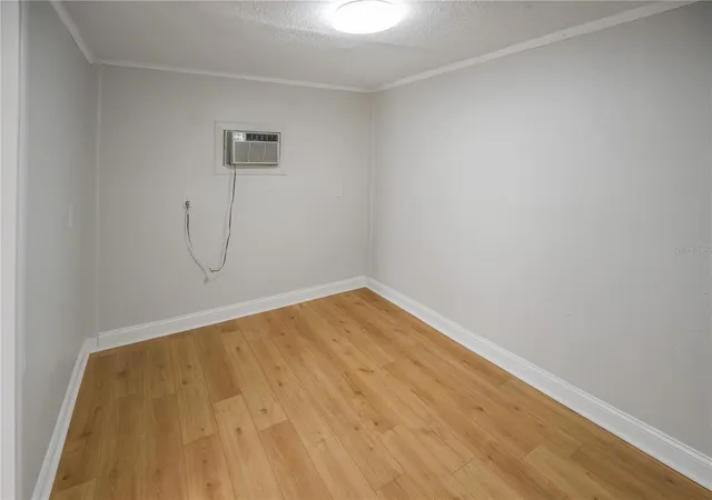 Listing Photo 2 - Condo for sale in building located at 8103 N Brooks St, TAMPA, FL 33604
