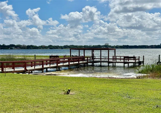 4th image of 333 Lake Howard Dr Nw #304B, Winter Haven, FL 33880 | MLS# L4961973