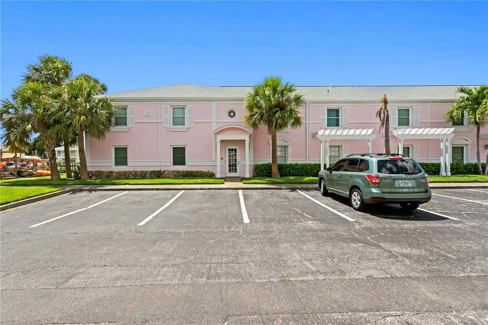 Listing Photo 2 - Condo for sale in 5175 Coquina Key Dr Se located at 5175 Coquina Key Dr Se, ST PETERSBURG, FL 33705 - Unit 5175 Coquina Key Dr SE