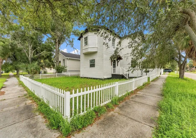 Photo 1 of Single family home for sale at 680 25th Avenue S, Saint Petersburg, FL 33705 | MLS# TB8509837 | Listing updated on 2026-10-14