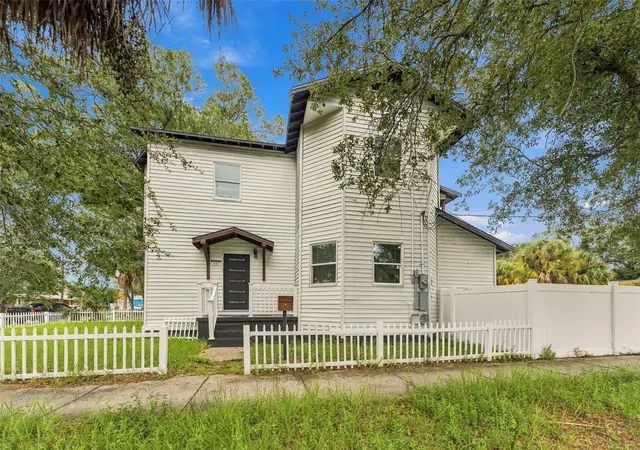 Photo 2 of Single family home for sale at 680 25th Avenue S, Saint Petersburg, FL 33705 | MLS# TB8509837 | Listing updated on 2026-10-14
