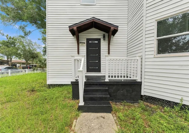 Photo 3 of Single family home for sale at 680 25th Avenue S, Saint Petersburg, FL 33705 | MLS# TB8509837 | Listing updated on 2026-10-14