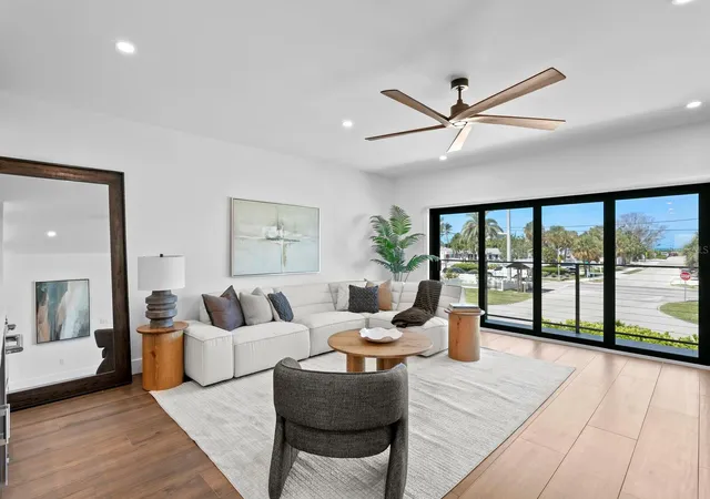4th image of 201 N Harbor Dr, Holmes Beach, FL 34217 | MLS# TB8509893