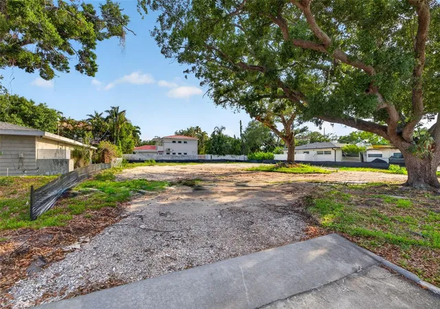 Photo 1 of Land for sale at 289 Rafael Blvd NE, St Petersburg, FL 33704 | MLS# TB8509901 | Listing updated on 2026-08-30