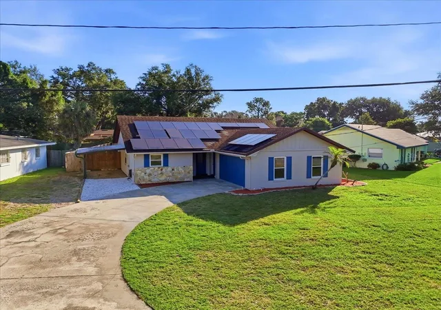 3rd image of 430 Hillcrest Dr Se, Winter Haven, FL 33884 | MLS# L4961985