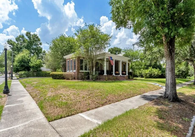 Photo 2 of Single family home for sale at 747 S Clayton Ave, Lakeland, FL 33801 | MLS# L4961988 | Listing updated on 2026-08-06