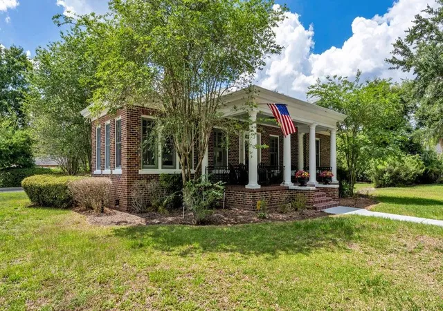 Photo 3 of Single family home for sale at 747 S Clayton Ave, Lakeland, FL 33801 | MLS# L4961988 | Listing updated on 2026-08-06