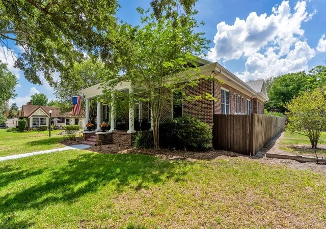 Photo 3 of Single family home for sale at 747 S Clayton Ave, Lakeland, FL 33801 | MLS# L4961988 | Listing updated on 2026-08-06