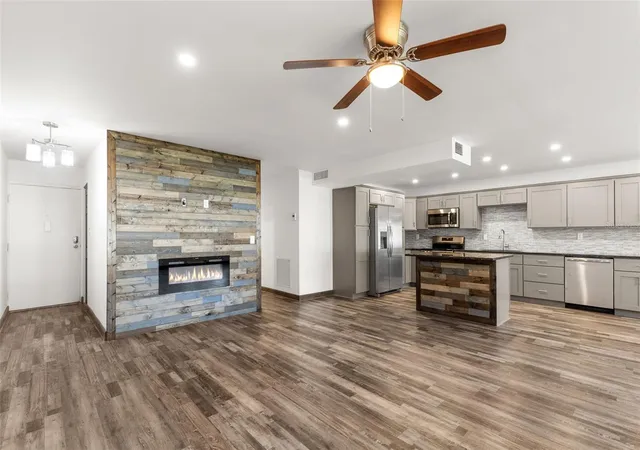 Photo 4 of Condo for sale at 225 Country Clb Dr #B221, Largo, FL 33771 | MLS# TB8509961 | Listing updated on 2026-10-06
