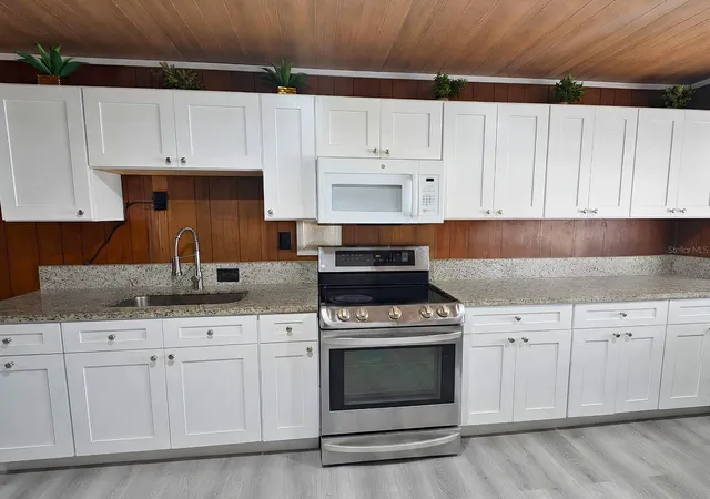 Photo 4 of Manufactured home for sale at 7101 Jeanne Ave, Hudson, FL 34667 | MLS# TB8509966 | Listing updated on 2026-08-22
