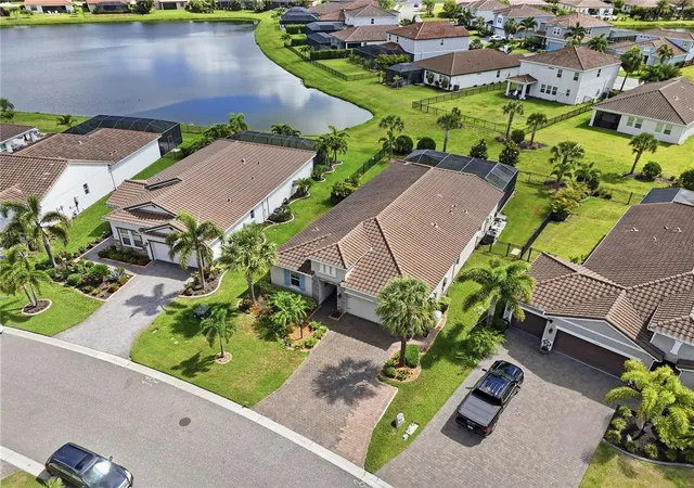 4th image of 13212 Saw Palm Creek Trl, Lakewood Ranch, FL 34211 | MLS# O6408920