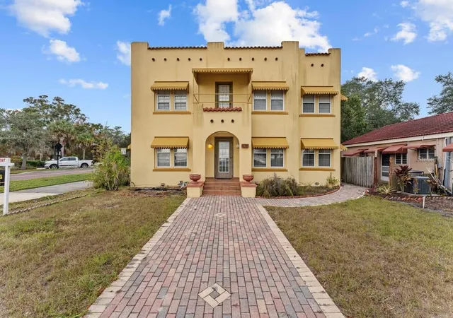 Multi family home for sale at 304 Lakeshore Blvd, KISSIMMEE, FL 34741 | MLS# O6408922