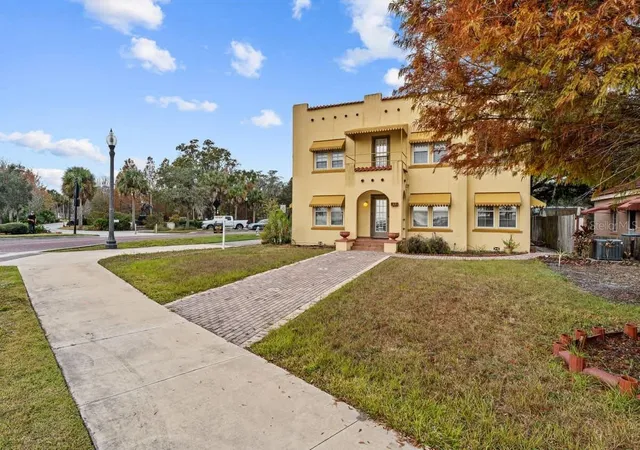 Photo 1 of House for sale at 304 Lakeshore Blvd, Kissimmee, FL 34741 | MLS# O6408922 | Listing updated on 2026-05-19
